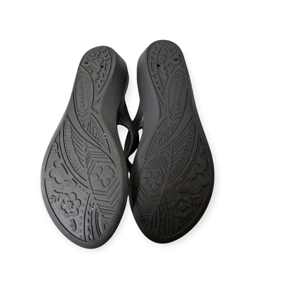 2/$30...Okabashi Flip Flop Rubber Sandals in EUC - size 6.5 - Picture 2 of 2